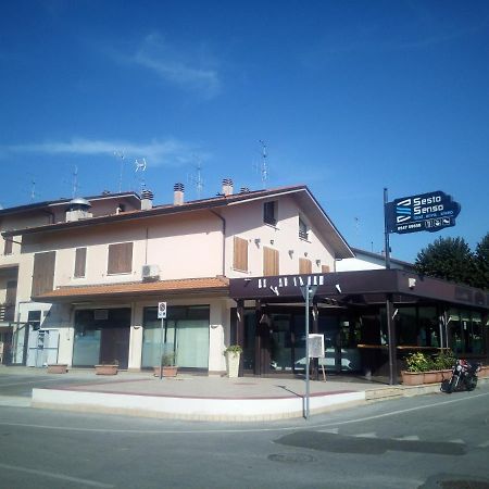 Sestosenso Food Drink Sleep Ristorante Pizzeria Alloggi Τσεζένα Εξωτερικό φωτογραφία