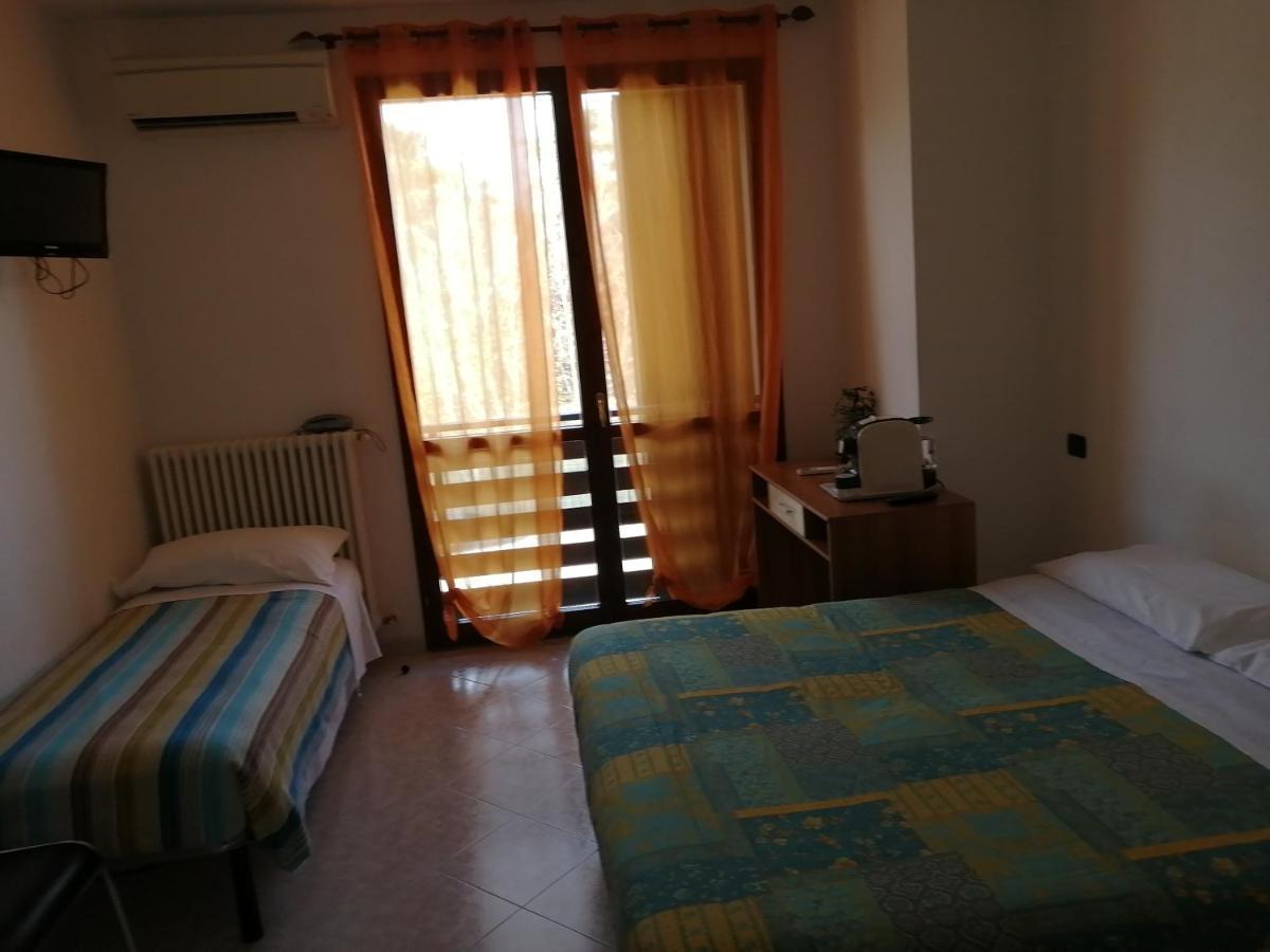 Sestosenso Food Drink Sleep Ristorante Pizzeria Alloggi Τσεζένα Εξωτερικό φωτογραφία